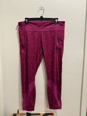 Lululemon active leggings' Deep Pink with Zip Pockets